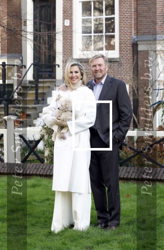 Amsterdam 29 november 2024
Fotouurtje Koninklijk huis met Koning Willem Alexander Koningin Maxima Prinses Amalia Prinses Alexia Prinses Ariane en hun hondje Mambo . De shoot vond plaats op het Begijnhof in het centrum van Amsterdam.