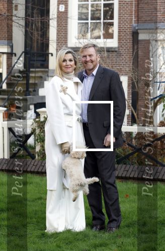 Amsterdam 29 november 2024
Fotouurtje Koninklijk huis met Koning Willem Alexander Koningin Maxima Prinses Amalia Prinses Alexia Prinses Ariane en hun hondje Mambo . De shoot vond plaats op het Begijnhof in het centrum van Amsterdam.