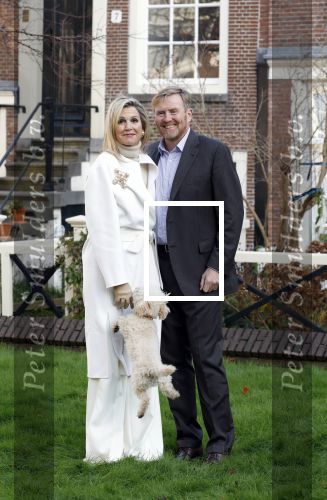 Amsterdam 29 november 2024
Fotouurtje Koninklijk huis met Koning Willem Alexander Koningin Maxima Prinses Amalia Prinses Alexia Prinses Ariane en hun hondje Mambo . De shoot vond plaats op het Begijnhof in het centrum van Amsterdam.