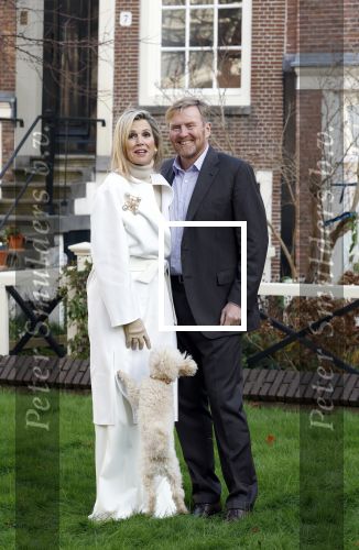Amsterdam 29 november 2024
Fotouurtje Koninklijk huis met Koning Willem Alexander Koningin Maxima Prinses Amalia Prinses Alexia Prinses Ariane en hun hondje Mambo . De shoot vond plaats op het Begijnhof in het centrum van Amsterdam.