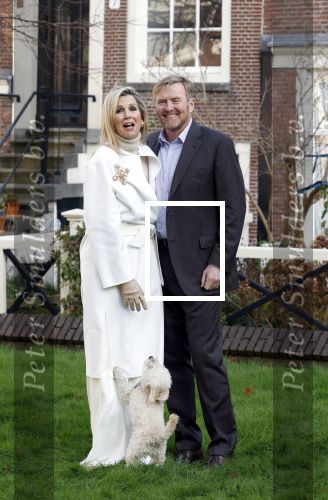 Amsterdam 29 november 2024
Fotouurtje Koninklijk huis met Koning Willem Alexander Koningin Maxima Prinses Amalia Prinses Alexia Prinses Ariane en hun hondje Mambo . De shoot vond plaats op het Begijnhof in het centrum van Amsterdam.