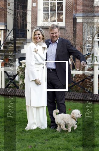 Amsterdam 29 november 2024
Fotouurtje Koninklijk huis met Koning Willem Alexander Koningin Maxima Prinses Amalia Prinses Alexia Prinses Ariane en hun hondje Mambo . De shoot vond plaats op het Begijnhof in het centrum van Amsterdam.