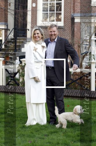 Amsterdam 29 november 2024
Fotouurtje Koninklijk huis met Koning Willem Alexander Koningin Maxima Prinses Amalia Prinses Alexia Prinses Ariane en hun hondje Mambo . De shoot vond plaats op het Begijnhof in het centrum van Amsterdam.