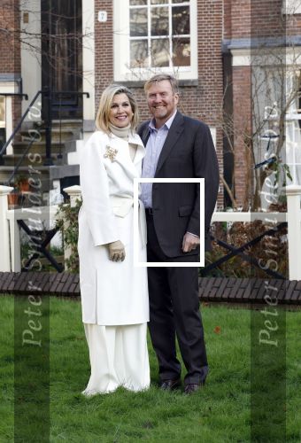 Amsterdam 29 november 2024
Fotouurtje Koninklijk huis met Koning Willem Alexander Koningin Maxima Prinses Amalia Prinses Alexia Prinses Ariane en hun hondje Mambo . De shoot vond plaats op het Begijnhof in het centrum van Amsterdam.