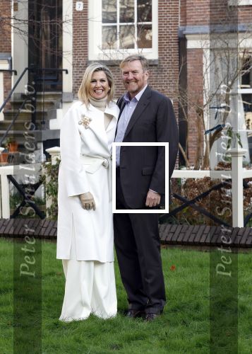Amsterdam 29 november 2024
Fotouurtje Koninklijk huis met Koning Willem Alexander Koningin Maxima Prinses Amalia Prinses Alexia Prinses Ariane en hun hondje Mambo . De shoot vond plaats op het Begijnhof in het centrum van Amsterdam.