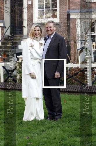 Amsterdam 29 november 2024
Fotouurtje Koninklijk huis met Koning Willem Alexander Koningin Maxima Prinses Amalia Prinses Alexia Prinses Ariane en hun hondje Mambo . De shoot vond plaats op het Begijnhof in het centrum van Amsterdam.