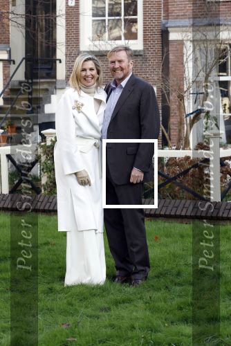 Amsterdam 29 november 2024
Fotouurtje Koninklijk huis met Koning Willem Alexander Koningin Maxima Prinses Amalia Prinses Alexia Prinses Ariane en hun hondje Mambo . De shoot vond plaats op het Begijnhof in het centrum van Amsterdam.