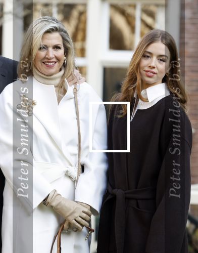 Amsterdam 29 november 2024
Fotouurtje Koninklijk huis met Koning Willem Alexander Koningin Maxima Prinses Amalia Prinses Alexia Prinses Ariane en hun hondje Mambo . De shoot vond plaats op het Begijnhof in het centrum van Amsterdam.