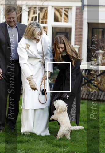 Amsterdam 29 november 2024
Fotouurtje Koninklijk huis met Koning Willem Alexander Koningin Maxima Prinses Amalia Prinses Alexia Prinses Ariane en hun hondje Mambo . De shoot vond plaats op het Begijnhof in het centrum van Amsterdam.