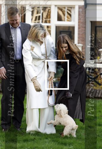 Amsterdam 29 november 2024
Fotouurtje Koninklijk huis met Koning Willem Alexander Koningin Maxima Prinses Amalia Prinses Alexia Prinses Ariane en hun hondje Mambo . De shoot vond plaats op het Begijnhof in het centrum van Amsterdam.