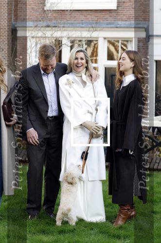 Amsterdam 29 november 2024
Fotouurtje Koninklijk huis met Koning Willem Alexander Koningin Maxima Prinses Amalia Prinses Alexia Prinses Ariane en hun hondje Mambo . De shoot vond plaats op het Begijnhof in het centrum van Amsterdam.