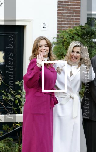 Amsterdam 29 november 2024
Fotouurtje Koninklijk huis met Koning Willem Alexander Koningin Maxima Prinses Amalia Prinses Alexia Prinses Ariane en hun hondje Mambo . De shoot vond plaats op het Begijnhof in het centrum van Amsterdam.