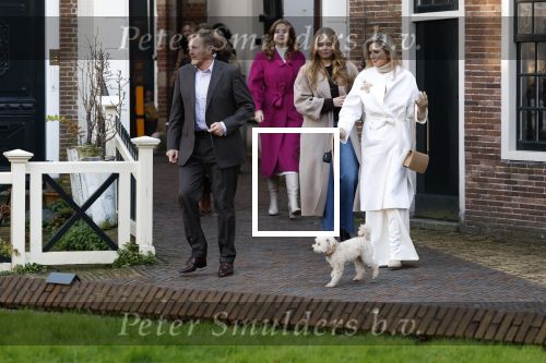 Amsterdam 29 november 2024
Fotouurtje Koninklijk huis met Koning Willem Alexander Koningin Maxima Prinses Amalia Prinses Alexia Prinses Ariane en hun hondje Mambo . De shoot vond plaats op het Begijnhof in het centrum van Amsterdam.