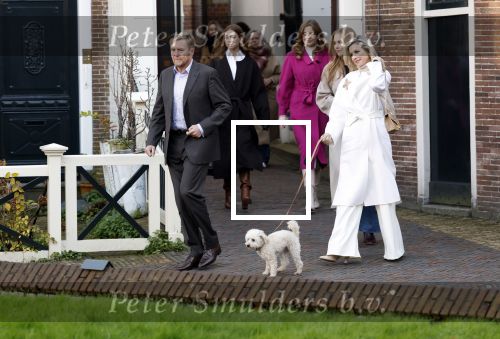 Amsterdam 29 november 2024
Fotouurtje Koninklijk huis met Koning Willem Alexander Koningin Maxima Prinses Amalia Prinses Alexia Prinses Ariane en hun hondje Mambo . De shoot vond plaats op het Begijnhof in het centrum van Amsterdam.