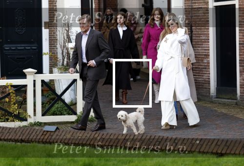 Amsterdam 29 november 2024
Fotouurtje Koninklijk huis met Koning Willem Alexander Koningin Maxima Prinses Amalia Prinses Alexia Prinses Ariane en hun hondje Mambo . De shoot vond plaats op het Begijnhof in het centrum van Amsterdam.