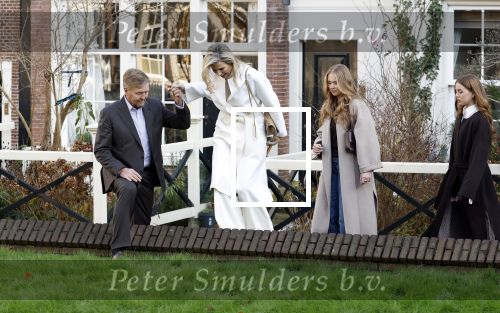 Amsterdam 29 november 2024
Fotouurtje Koninklijk huis met Koning Willem Alexander Koningin Maxima Prinses Amalia Prinses Alexia Prinses Ariane en hun hondje Mambo . De shoot vond plaats op het Begijnhof in het centrum van Amsterdam.