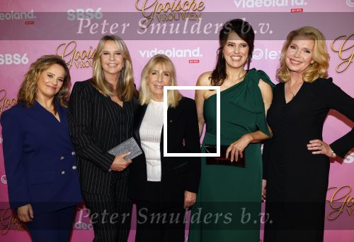Amsterdam 22 oktober 2024
Premiere Gooische vrouwen in het DeLaMar theater. Lies Visschedijk Linda de Mol Susan Visser  Tjitske Reidinga en Will Koopman
