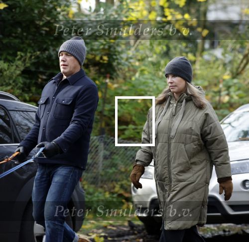 Huizen 24 november 2024
Linda de Mol en partner Jeroen Rietbergen aan het wandelen met hun 2 labradors / honden