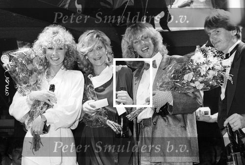 Puttershoek, 4 Juni 1984 Prijsuitreiking voor BABE , Margot v d Ven, Marga Bult en Rita v Rooij
door Henny Huisman en Theo Sythoff in Club Alcazar 
Foto Peter Smulders BV