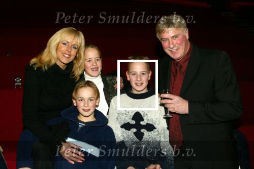 Kaatsheuvel 8 december 2002

Premiere wintershow in efteling.

Marga Bult met man Jan v Ingen en kinderen

Peter Smulders bv
