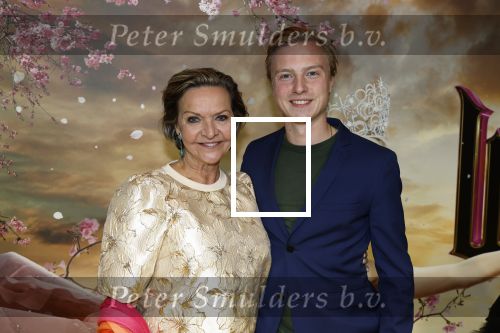 Amsterdam 3 december 2024
Premiere Wicked in Tuschinski. Mariska v Kolck met zoon