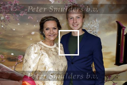 Amsterdam 3 december 2024
Premiere Wicked in Tuschinski. Mariska v Kolck met zoon