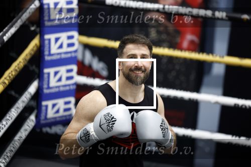 Hoofddorp 25 november 2024
Training Boxing influencers met oa Dave Roelvink Bravo Mark Schaaf  Geraldo Holzken Niek Holzken Roy  Meyer Goudtje Oussama Ahammoud Boer Ayoub en Sem v Dijk . Monica Geuze en Kaj Gorgels presenteren het .