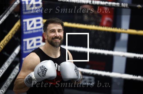 Hoofddorp 25 november 2024
Training Boxing influencers met oa Dave Roelvink Bravo Mark Schaaf  Geraldo Holzken Niek Holzken Roy  Meyer Goudtje Oussama Ahammoud Boer Ayoub en Sem v Dijk . Monica Geuze en Kaj Gorgels presenteren het .