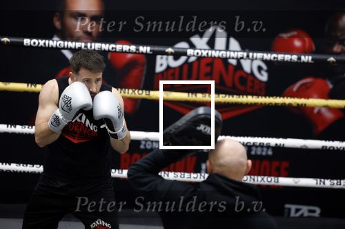 Hoofddorp 25 november 2024
Training Boxing influencers met oa Dave Roelvink Bravo Mark Schaaf  Geraldo Holzken Niek Holzken Roy  Meyer Goudtje Oussama Ahammoud Boer Ayoub en Sem v Dijk . Monica Geuze en Kaj Gorgels presenteren het .
