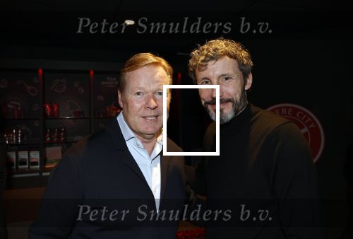 Almere 4 november 2024
Boekpresentatie Alex Pastoor bij stadion Almere city. Mark v Bommel en Ronald Koeman