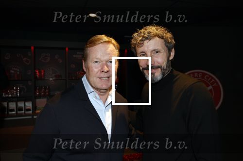 Almere 4 november 2024
Boekpresentatie Alex Pastoor bij stadion Almere city. Mark v Bommel en Ronald Koeman