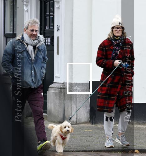 Den Haag 23 november 2024
Matthijs v Nieuwkerk en zijn vriendin Martha Riemsma met hun nieuwe hondje bij hun huis in Den Haag .