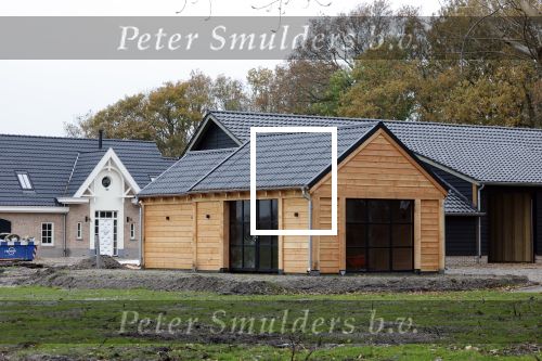 Noordwijkerhout 23 november 2024
Martien en Erica Meiland bouwen hun nieuwe huis / villa met guesthouse en schuur. Het Huis van Maxime Meiland en Leroy Molkenboer is in aanbouw . De fundering is geplaatst . Ook Maxime heeft een guesthouse en een grote schuur.