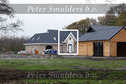 Noordwijkerhout 23 november 2024
Martien en Erica Meiland bouwen hun nieuwe huis / villa met guesthouse en schuur. Het Huis van Maxime Meiland en Leroy Molkenboer is in aanbouw . De fundering is geplaatst . Ook Maxime heeft een guesthouse en een grote schuur.