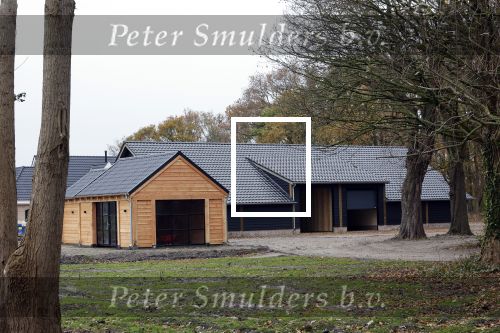 Noordwijkerhout 23 november 2024
Martien en Erica Meiland bouwen hun nieuwe huis / villa met guesthouse en schuur. Het Huis van Maxime Meiland en Leroy Molkenboer is in aanbouw . De fundering is geplaatst . Ook Maxime heeft een guesthouse en een grote schuur.