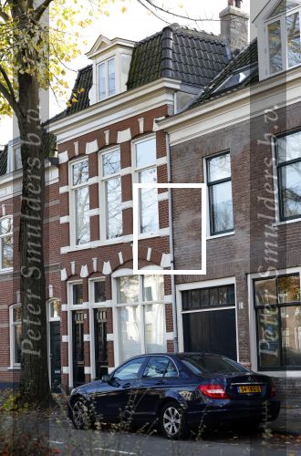 Haarlem e.o. 2 november 2024
Paul Witteman en (ex) partner Melinde Kassens wandelend in het bos winkelend  en bij het huis van Melinde Kassens in de buurt van het huis van Paul . Melinde Kassens haar huis met voor het huis de auto van Paul Witteman