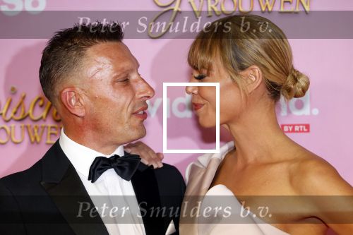 Amsterdam 22 oktober 2024
Premiere Gooische vrouwen in het DeLaMar theater. Nicolette Kluijver met vriend