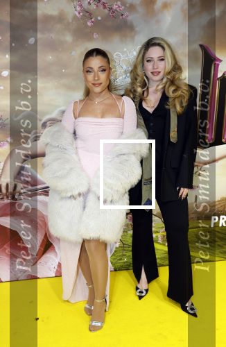 Amsterdam 3 december 2024
Premiere Wicked in Tuschinski. Ogene Amy Vol en Lisa Vol