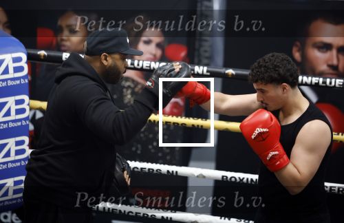 Hoofddorp 25 november 2024
Training Boxing influencers met oa Dave Roelvink Bravo Mark Schaaf  Geraldo Holzken Niek Holzken Roy  Meyer Goudtje Oussama Ahammoud Boer Ayoub en Sem v Dijk . Monica Geuze en Kaj Gorgels presenteren het .