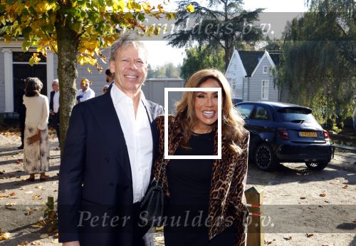 Broek en Waterland 26 oktober 2024
Douwe Bob en Anouk trouwen in de kerk van Broek en Waterland . Douwe arriveert met zijn zoontje op een paard bij de kerk. Patty Brard kwam met haar man Antoine