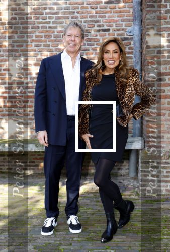 Broek en Waterland 26 oktober 2024
Douwe Bob en Anouk trouwen in de kerk van Broek en Waterland . Douwe arriveert met zijn zoontje op een paard bij de kerk. Patty Brard kwam met haar man Antoine