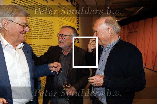 Amstelveen 14 november 2024
Opening expositie en boekpresentatie van 80 jaar Jeroen Krabbe in het Cobra Museum . Joop v d Ende overhandit het eerste boek . Vrouw Herma Krabbe zit op de eerste rij samen met zoon Jasper en Jacob Krabbe . Paul Haenen