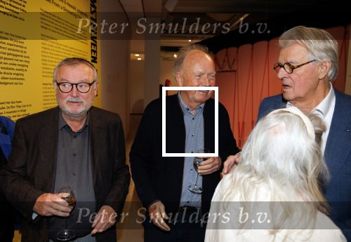 Amstelveen 14 november 2024
Opening expositie en boekpresentatie van 80 jaar Jeroen Krabbe in het Cobra Museum . Joop v d Ende overhandit het eerste boek . Vrouw Herma Krabbe zit op de eerste rij samen met zoon Jasper en Jacob Krabbe . Paul Haenen