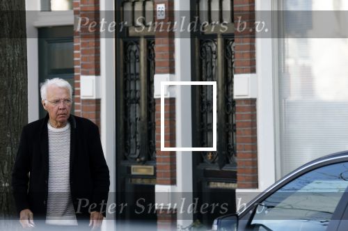 Haarlem e.o. 2 november 2024
Paul Witteman en (ex) partner Melinde Kassens wandelend in het bos winkelend  en bij het huis van Melinde Kassens in de buurt van het huis van Paul . Paul Witteman vertrekt bij huis van Melinde Kassens