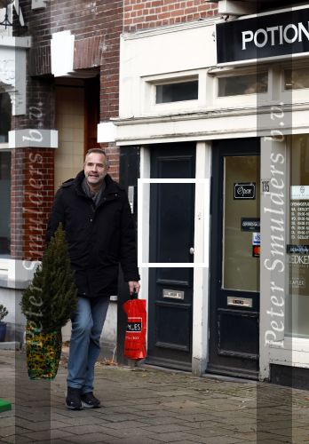 Amsterdam 28 november 2024
Paul v Ewijk met kleine kerstboom .