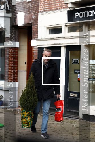 Amsterdam 28 november 2024
Paul v Ewijk met kleine kerstboom .