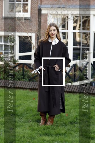 Amsterdam 29 november 2024
Fotouurtje Koninklijk huis met Koning Willem Alexander Koningin Maxima Prinses Amalia Prinses Alexia Prinses Ariane en hun hondje Mambo . De shoot vond plaats op het Begijnhof in het centrum van Amsterdam.