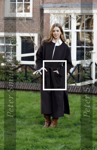 Amsterdam 29 november 2024
Fotouurtje Koninklijk huis met Koning Willem Alexander Koningin Maxima Prinses Amalia Prinses Alexia Prinses Ariane en hun hondje Mambo . De shoot vond plaats op het Begijnhof in het centrum van Amsterdam.
