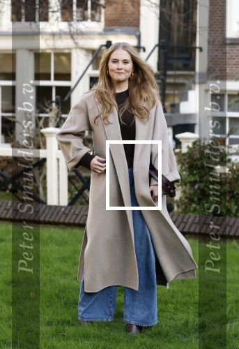 Amsterdam 29 november 2024
Fotouurtje Koninklijk huis met Koning Willem Alexander Koningin Maxima Prinses Amalia Prinses Alexia Prinses Ariane en hun hondje Mambo . De shoot vond plaats op het Begijnhof in het centrum van Amsterdam.