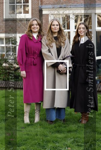 Amsterdam 29 november 2024
Fotouurtje Koninklijk huis met Koning Willem Alexander Koningin Maxima Prinses Amalia Prinses Alexia Prinses Ariane en hun hondje Mambo . De shoot vond plaats op het Begijnhof in het centrum van Amsterdam.